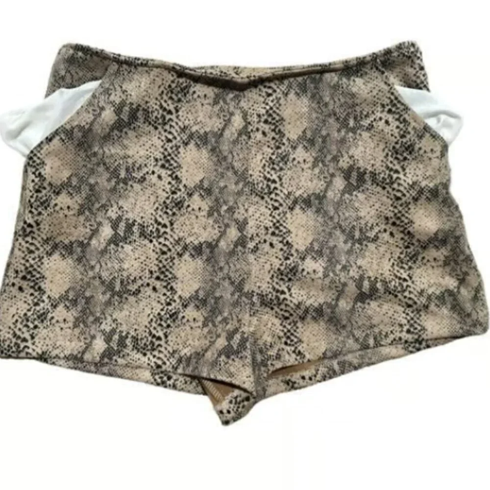She + Sky Snake Skin Shorts - Size Large​​​​ - Picture 6 of 8